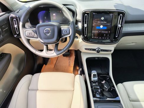 New 2026 Volvo XC40 B5 Ultra w/ Protection Package Premier AWD/4WD image 28