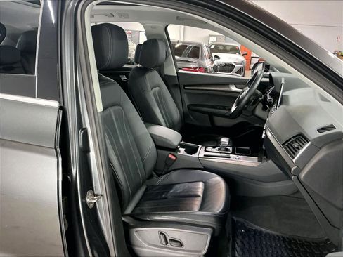 Used 2023 Audi Q5 2.0T Premium w/ Convenience Package image 9