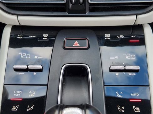 Used 2024 Porsche Macan w/ Premium Plus Package image 18