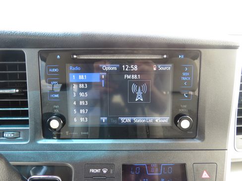 Used 2016 Toyota Sienna LE FWD image 23