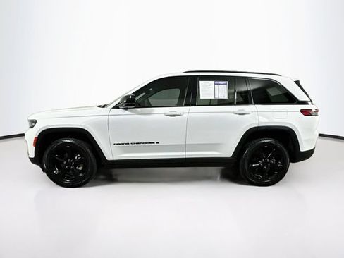 Used 2023 Jeep Grand Cherokee Limited w/ Black Appearance Package AWD/4WD image 5