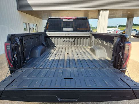 Used 2024 GMC Sierra 2500 AT4 w/ AT4 Preferred Package AWD/4WD image 15