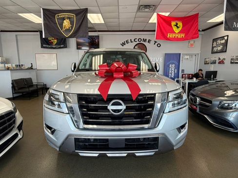 Used 2023 Nissan Armada SL w/ Captain's Chairs Package AWD/4WD image 5