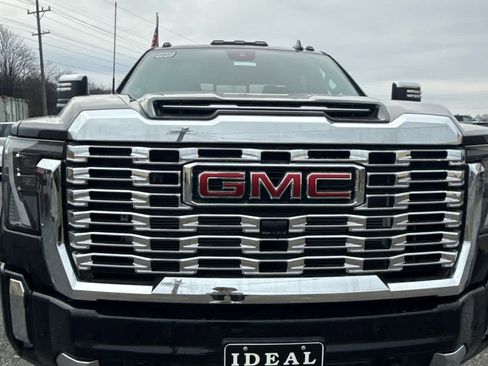 New 2025 GMC Sierra 2500 Denali w/ Denali Reserve Package image 12