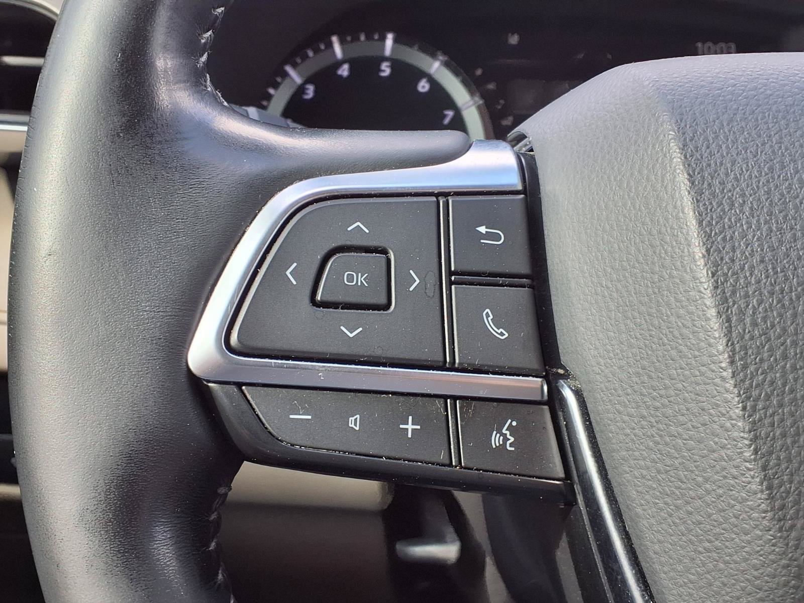 Certified 2021 Toyota Highlander Limited FWD image 23