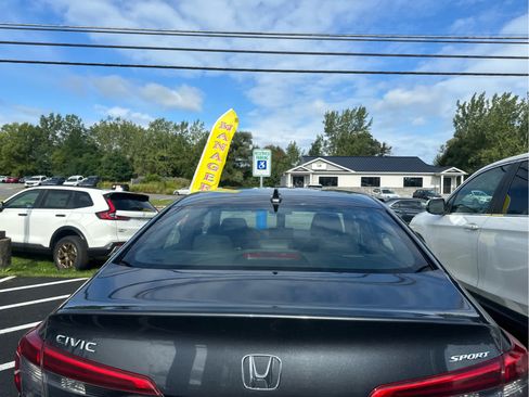 Used 2023 Honda Civic Sport image 4