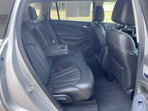 Used 2019 Buick Envision Essence FWD image 17