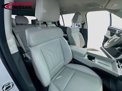 Used 2025 Hyundai Santa Fe SEL FWD image 35