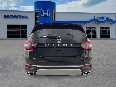 New 2026 Honda Pilot Touring image 4
