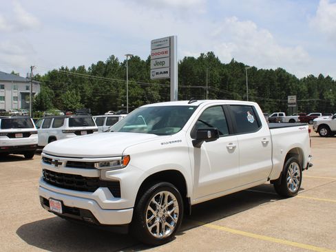 Used 2024 Chevrolet Silverado 1500 RST w/ Convenience Package II AWD/4WD image 1
