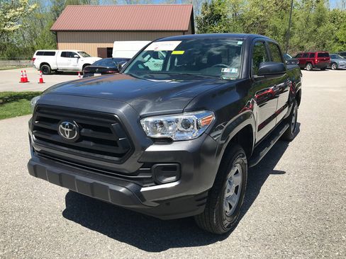 Certified 2023 Toyota Tacoma SR AWD/4WD image 4