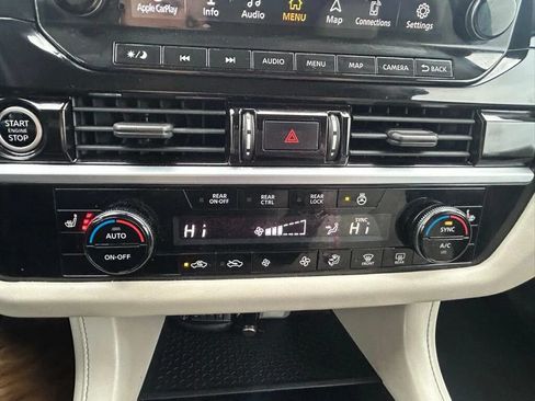 Used 2022 Nissan Pathfinder SL FWD image 28