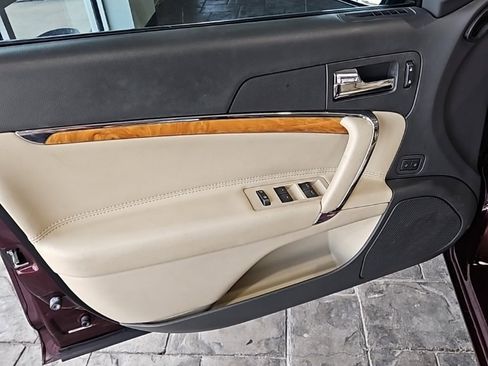 Used 2011 Lincoln MKZ image 24