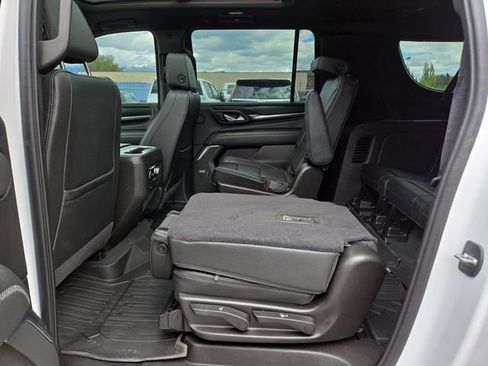 Used 2021 GMC Yukon XL Denali w/ Denali Premium Package AWD/4WD image 32