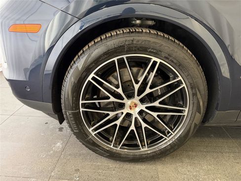 Certified 2025 Porsche Cayenne Coupe image 10