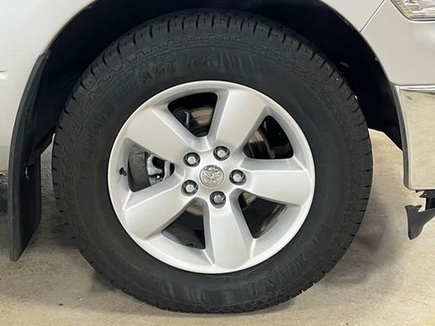 Used 2017 RAM 1500 Classic SLT AWD/4WD image 16
