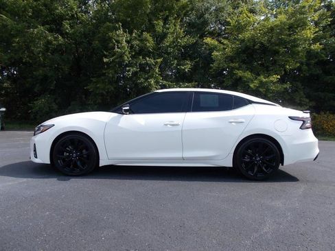 Used 2023 Nissan Maxima SR w/ Sport Mat Group FWD image 2