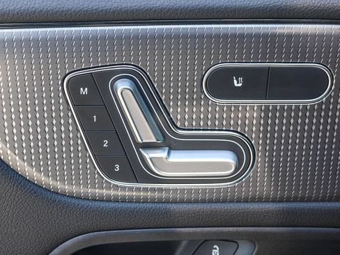 Used 2023 Mercedes-Benz GLB 250 4MATIC image 23