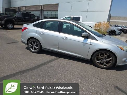 Used 2014 Ford Focus SE w/ Equipment Group 201A FWD image 9