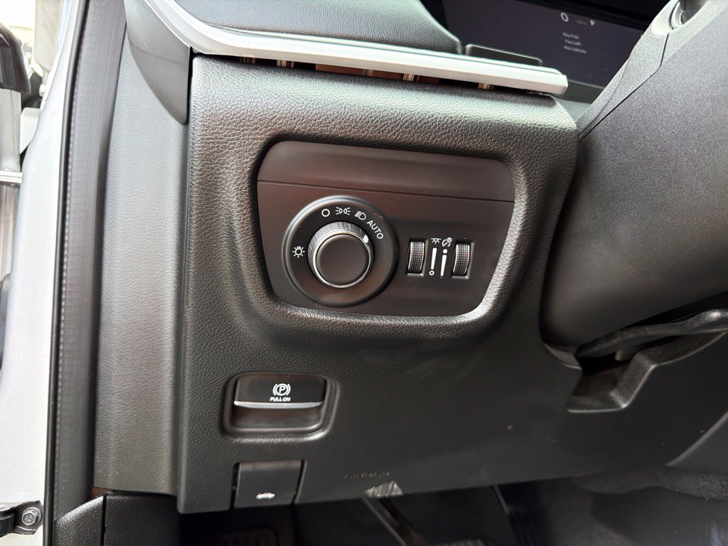 Used 2024 Jeep Grand Cherokee Altitude RWD image 27