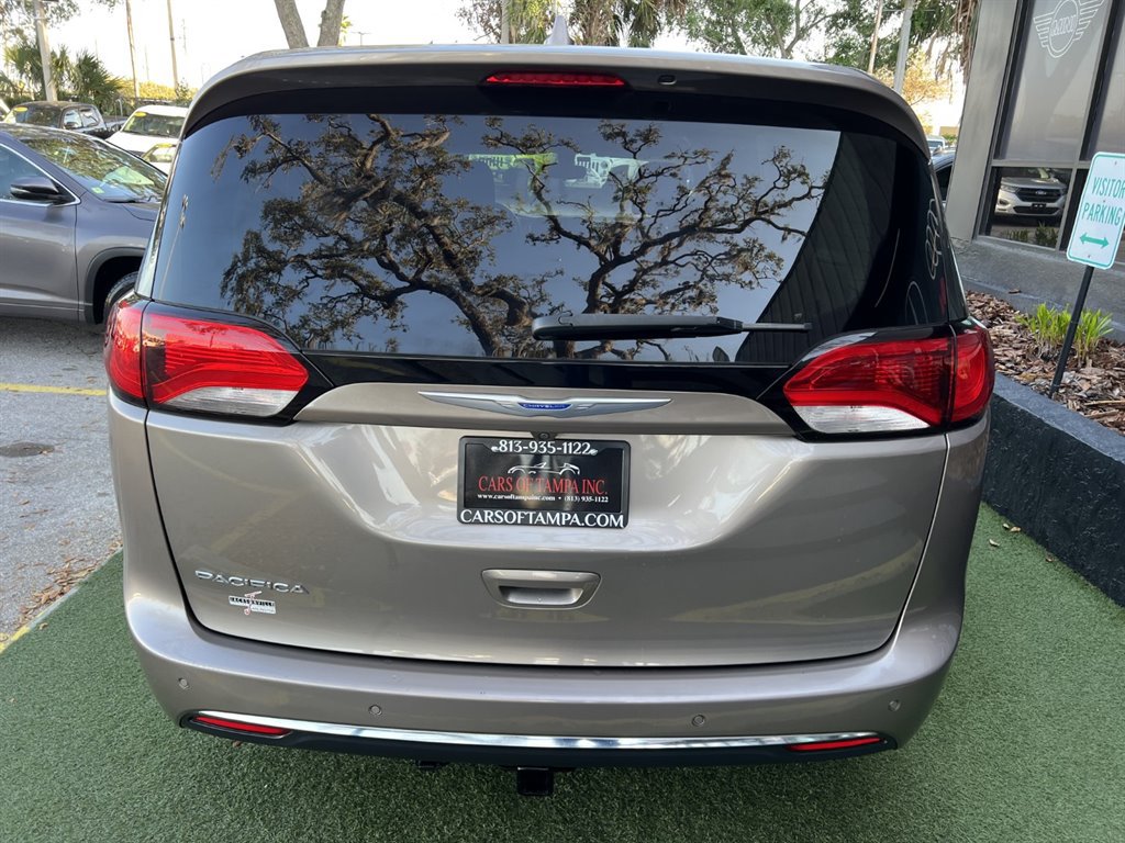 Used 2018 Chrysler Pacifica Touring Plus w/ Tire & Wheel Group FWD image 5