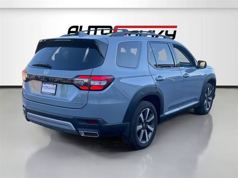 Used 2023 Honda Pilot Elite image 7