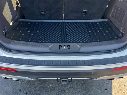 Used 2020 Ford Explorer Platinum w/ Premium Technology Package image 18