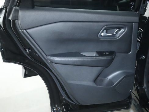 Used 2024 Nissan Rogue SV FWD image 13
