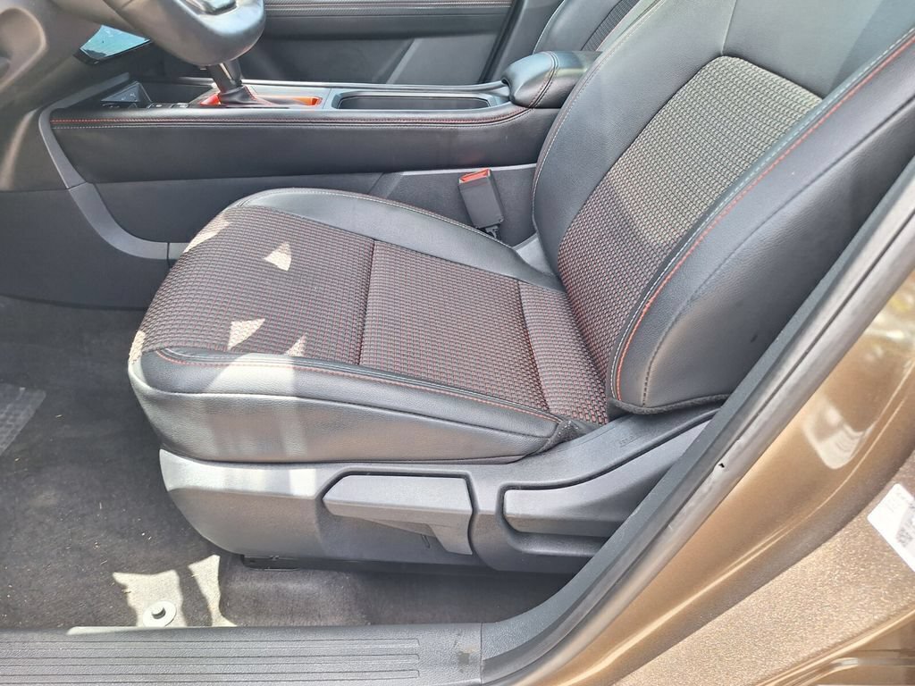 Used 2025 Nissan Kicks SR w/ SR Premium Package FWD image 30