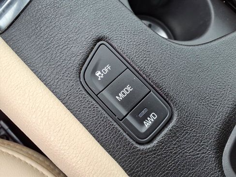 Used 2018 Cadillac XT5 Luxury w/ Driver Awareness Package image 33