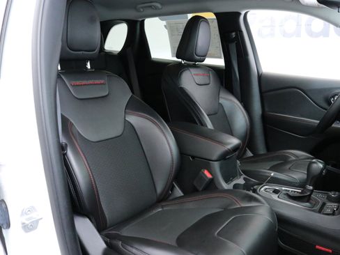 Used 2022 Jeep Cherokee Trailhawk image 28