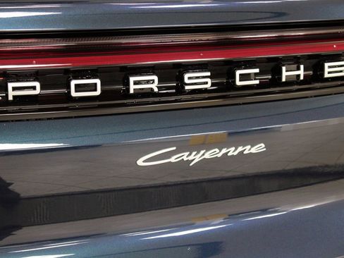Used 2025 Porsche Cayenne Coupe image 13