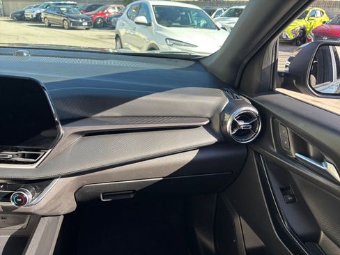 Used 2025 Chevrolet Equinox LT image 35