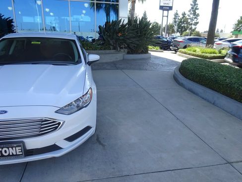 Used 2017 Ford Fusion SE w/ Fusion SE Technology Package FWD image 34