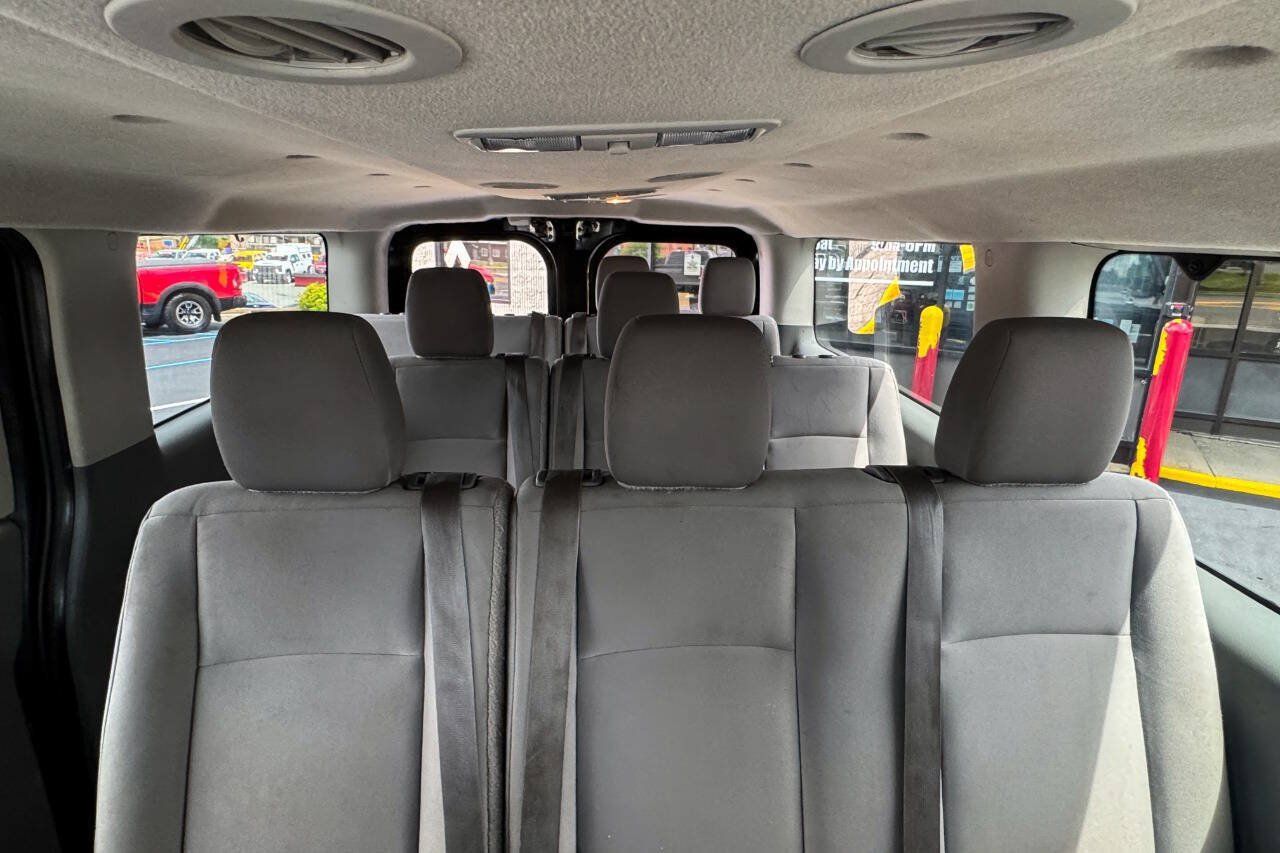 Used 2018 Nissan NV 3500 SV w/ Navigation Package RWD image 15