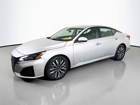Used 2023 Nissan Altima 2.5 SV image 5