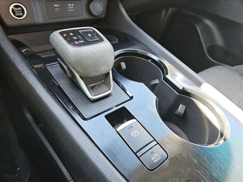 Used 2022 Nissan Rogue SV image 13