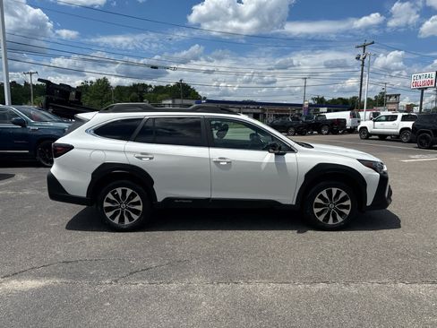 Used 2024 Subaru Outback Limited AWD/4WD image 6