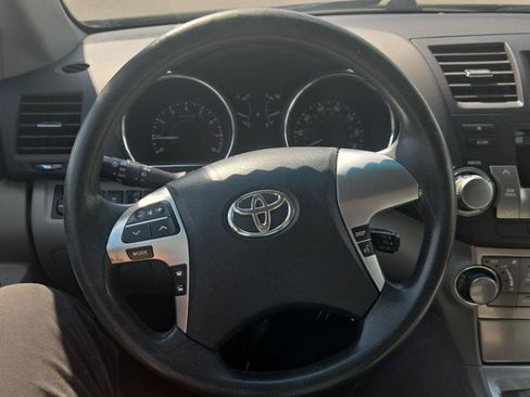 Used 2011 Toyota Highlander 4WD w/ Tech Pkg image 17