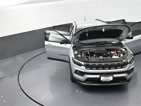 New 2026 Jeep Compass Latitude image 26