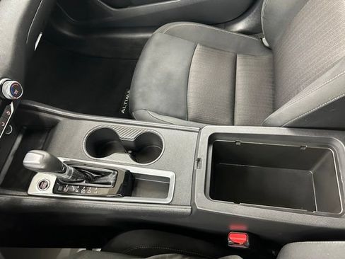 Used 2025 Nissan Altima 2.5 SV FWD image 23
