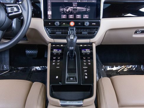 Certified 2026 Porsche Macan AWD/4WD image 46