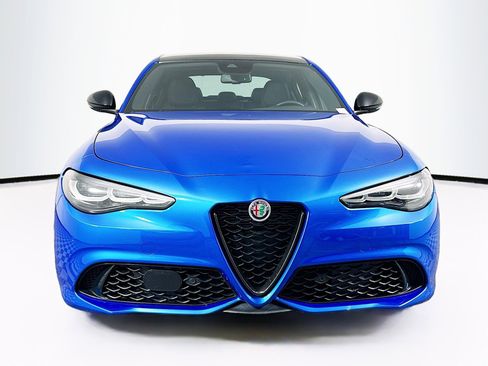 Used 2024 Alfa Romeo Giulia Veloce RWD image 2