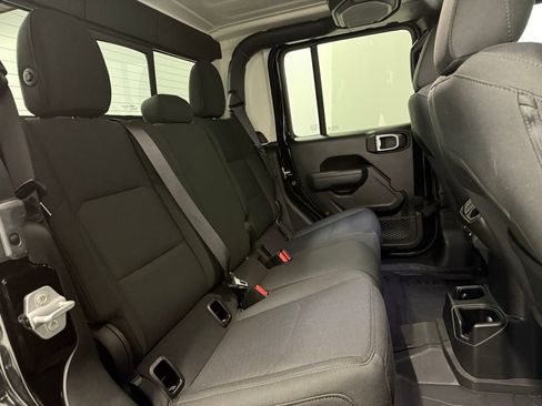 Used 2022 Jeep Gladiator Willys image 20
