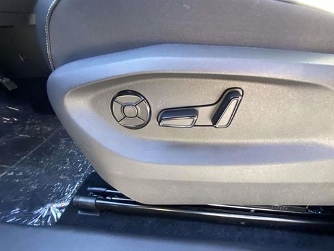 New 2026 Volkswagen Tiguan SE AWD/4WD image 16