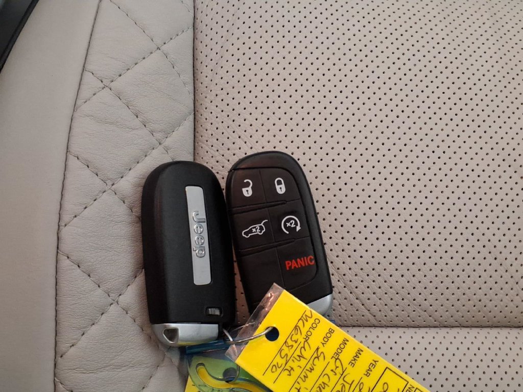 Used 2021 Jeep Grand Cherokee Summit AWD/4WD image 29
