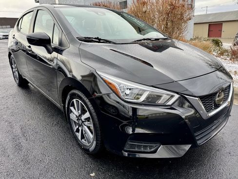 Used 2020 Nissan Versa SV image 2