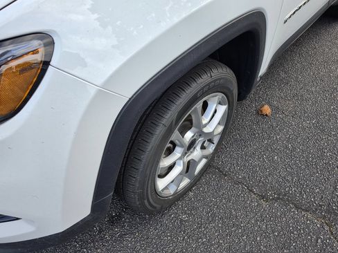 Used 2025 Jeep Compass Limited AWD/4WD image 7