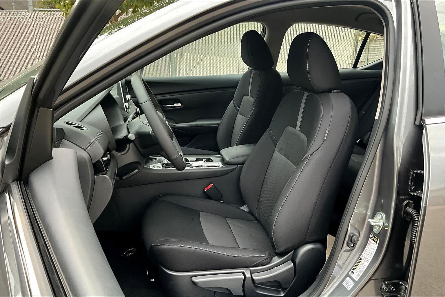 Used 2025 Nissan Sentra SV w/ All-Weather Package FWD image 15