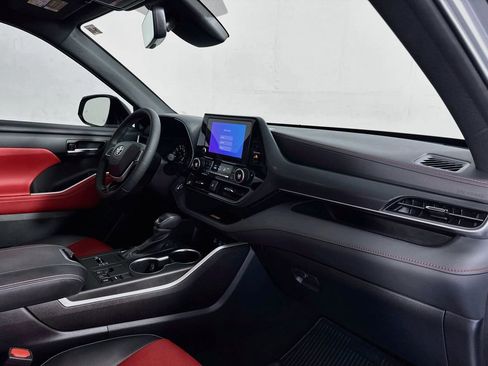 Used 2023 Toyota Highlander XSE FWD image 32